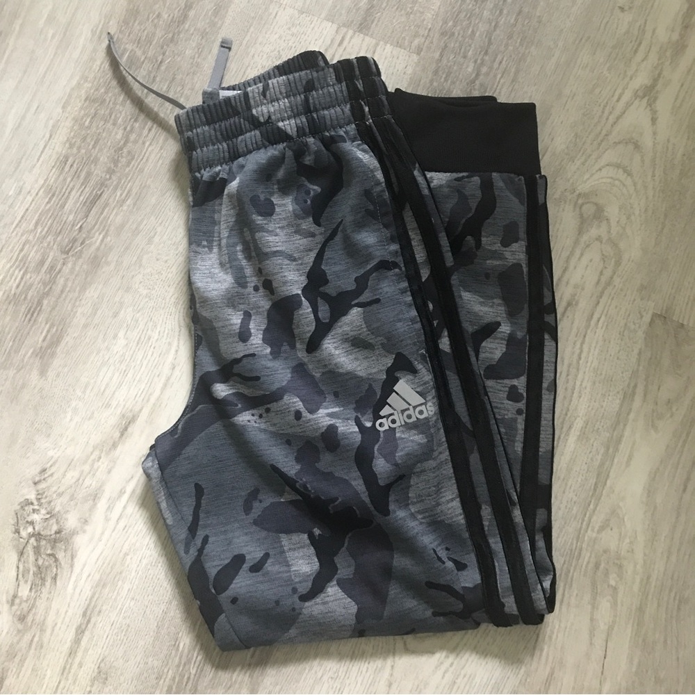 EUC Adidas CORE CAMO TRICOT JOGGERS kids pants trousers sz Sm (8)